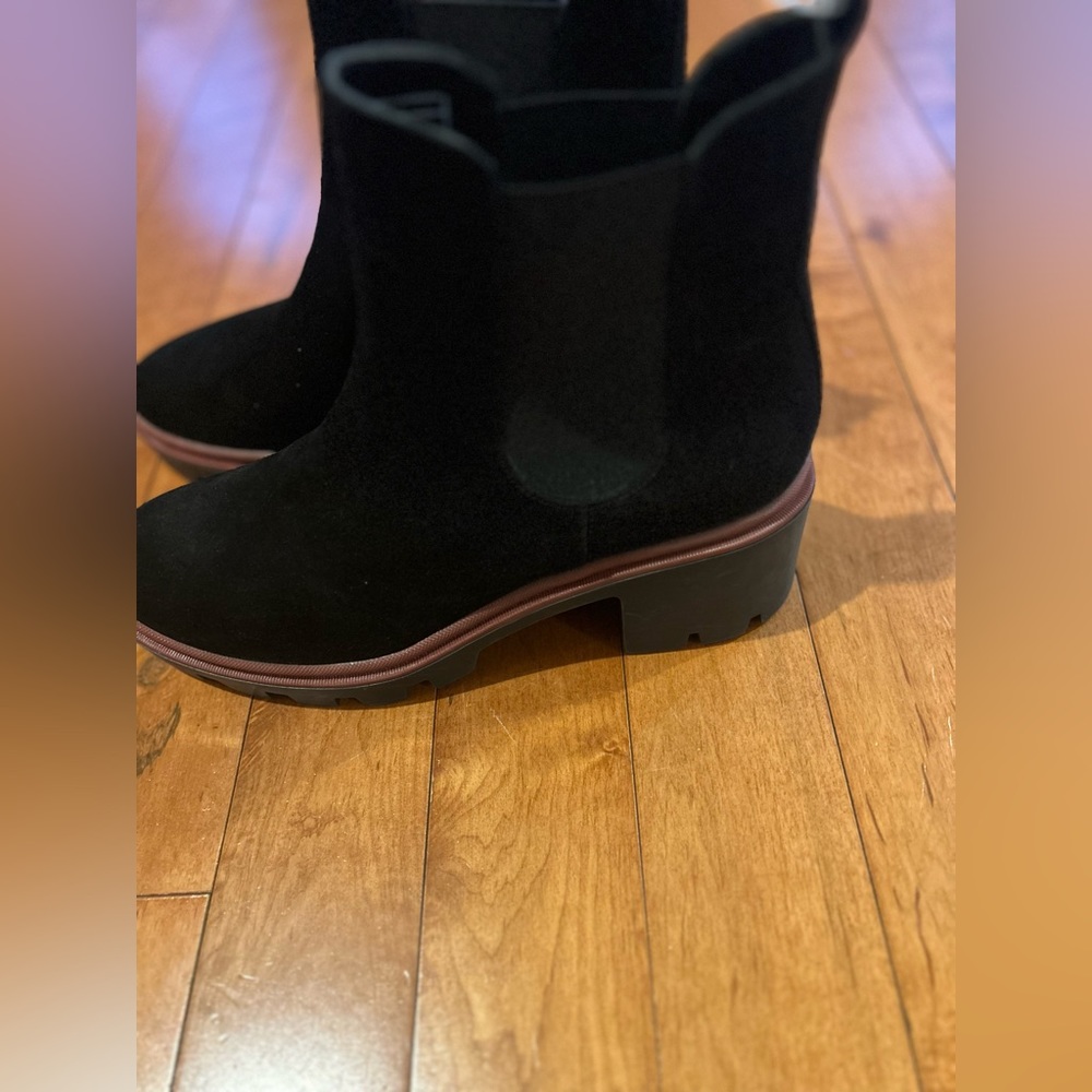 NEW Antonio De Faria Women’s Suede Chelsea Booties SZ 9 from Anthropologie - Picture 3 of 3